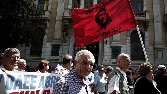 Los pensionistas han sido uno de los sectores más perjudicados por las políticas de austeridad en Grecia