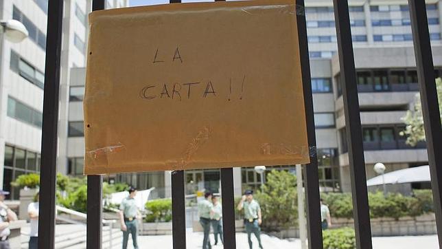Los investigadores salen a la calle contra los recortes: «No nos cuadra esta ecuación»