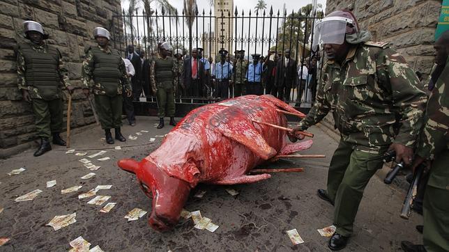 Los diputados kenianos acceden a «bajarse» el sueldo cerca del 40%