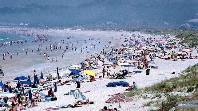 Es una de las más turísticas de la Comunidad, con una gran extensión de arenales