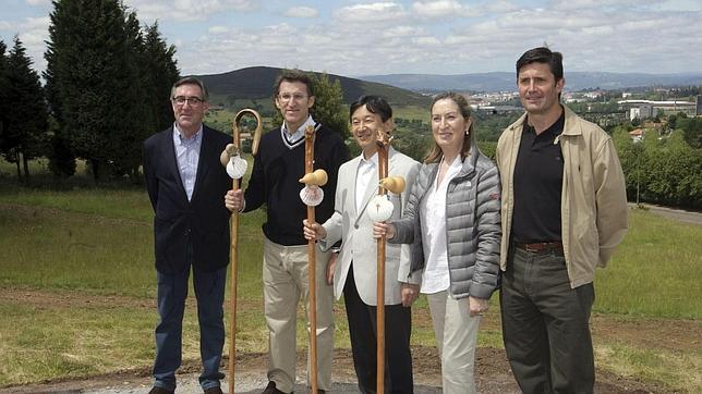El príncipe Naruhito peregrina a Santiago