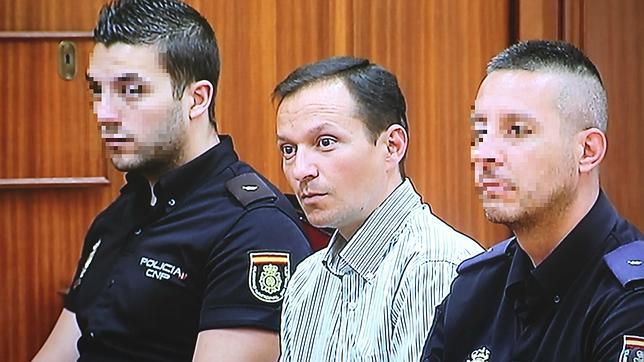 Siete mujeres y dos hombres juzgan desde hoy a Bretón