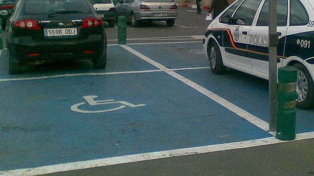 Aumentan las multas a minusválidos por aparcar en sus plazas