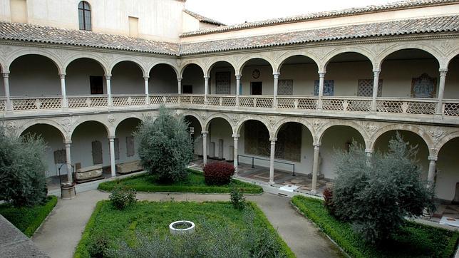 El patio renacentista del Museo de Santa Cruz es impresionante