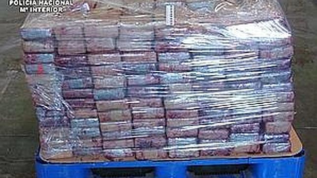 En dos almacenes de Alicante y Sevilla se encontraron 1.425 kilos de cocaína en cajas de plátanos
