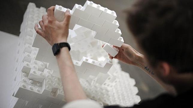 Participante en el Festival Internacional de Diseño de Berlín con una construción de «Lego»