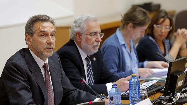 García Lalinde: «Las preferentes no las autoriza la Xunta»