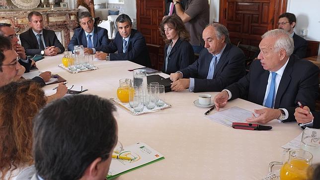 Margallo trata de allanar el camino de las empresas españolas en Argelia