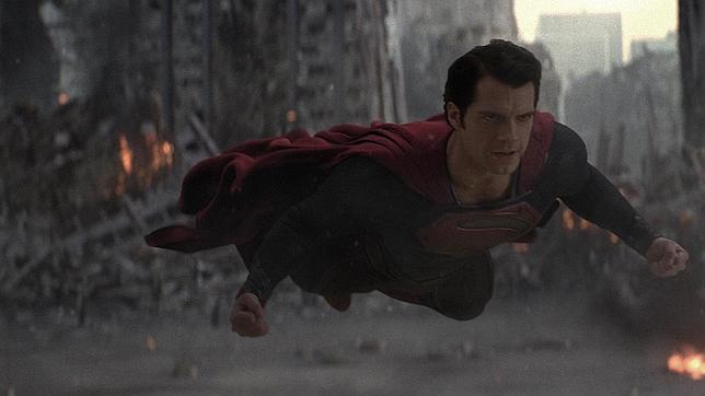 El Superman del cómic contra «El Hombre de Acero» de la película