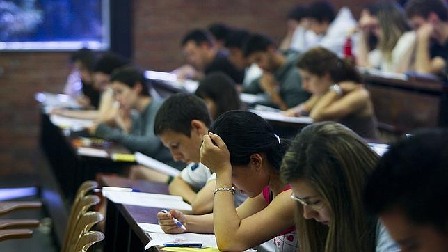 Los alumnos catalanes podrán repetir el examen de Selectividad que tenía un error