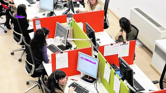 La Administración en la sombra: 19.000 contratados a dedo