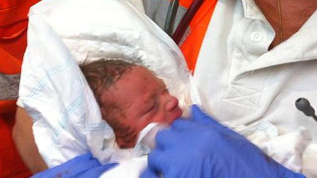 El final feliz del rescate del bebé de Alicante: «Se salva. Es un superviviente»