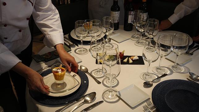 El sector servicios, con casi el 50% de las ofertas, lidera la creación de empleo en España