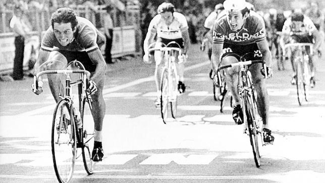 Hinault se impone al sprint a Sean Kelly en una etapa del Tour de 1978