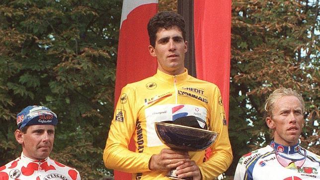 Indurain, flanqueado por Rominger (izquierda) y Jaskula en el podio de París en 1993