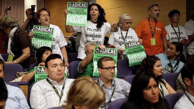 «Bájense el sueldo y devuelvan el dinero a los afectados de Bankia»