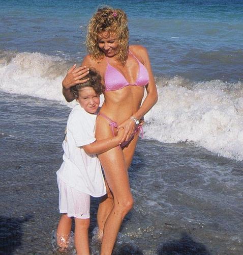 El tradicional posado de ana Obregón en las playas de Mallorca