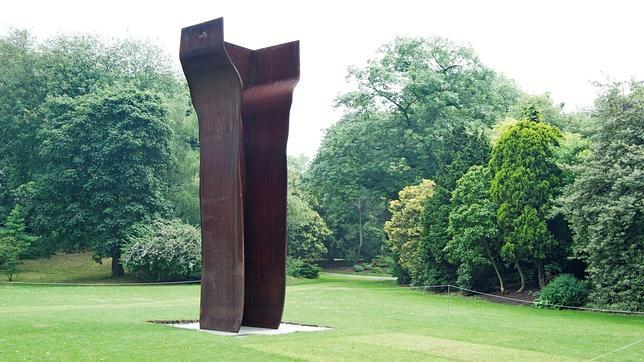 Récord en subasta de una escultura de Chillida por 4,8 millones de euros