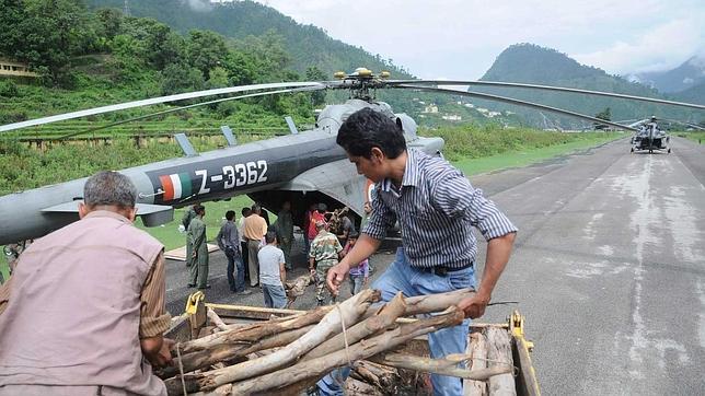 Aumentan a 882 los muertos en las inundaciones en el norte de la India