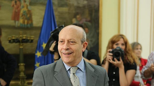 Wert va a reconsiderar la nota del 6,5 para optar a becas universitarias