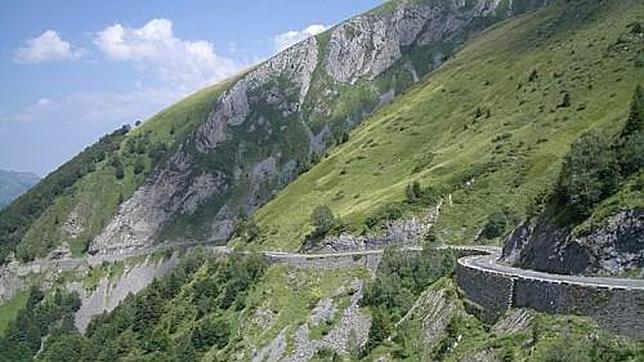 Las estrechas y afiladas curvas del Aubisque