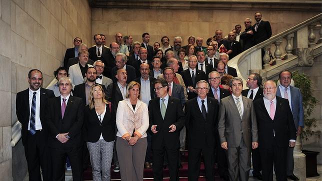 Mas se compromete a pedir un diálogo con el Gobierno sobre la consulta