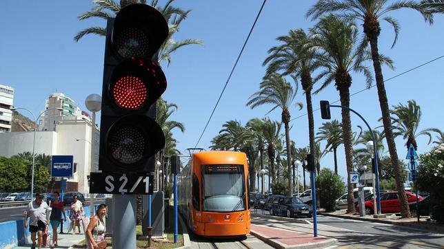 El TRAM cierra el próximo lunes la línea que conecta Puerta del Mar con Sangueta