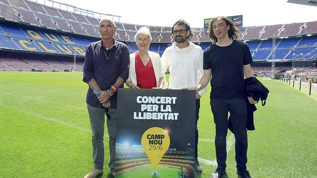 El independentismo catalán canta «por la libertad nacional» en el Camp Nou