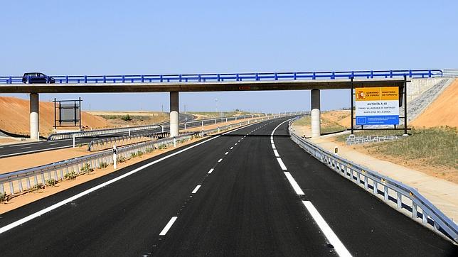 El Gobierno «no tiene previsto» implantar peajes en las carreteras estatales