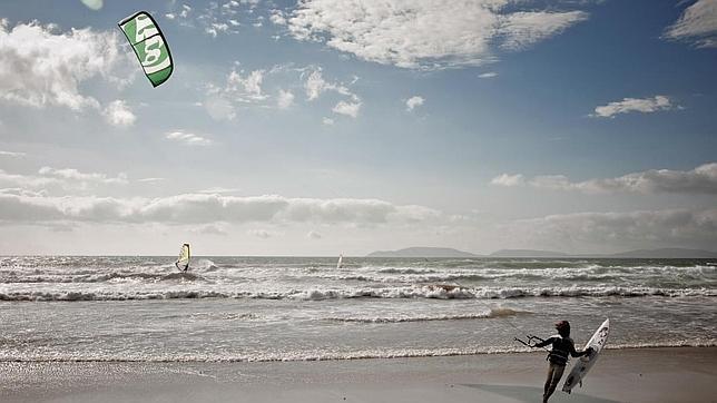 El oleaje en la playa es moderado