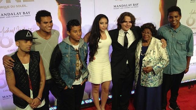 Prince Jackson presume de novia en el estreno del musical inspirado en su padre