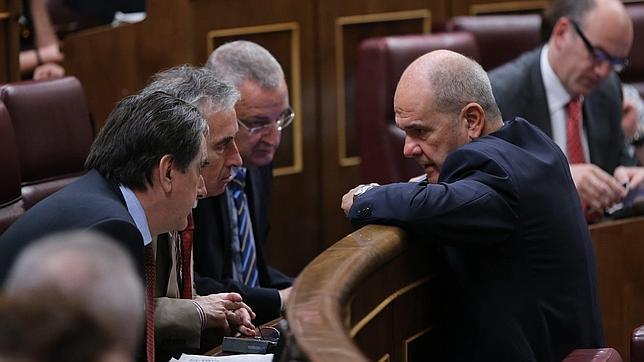 Chaves, «convencido» de que Álvarez no tuvo «absolutamente nada que ver con los ERE»