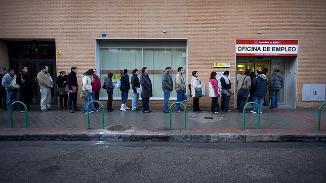 El paro baja en 127.248 personas en junio en la mayor caída mensual de su historia