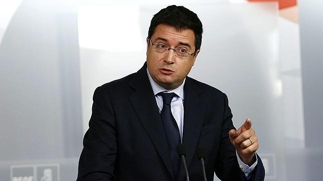 El PSOE despacha en apenas cinco minutos su «respaldo absoluto» al relevo de Griñán