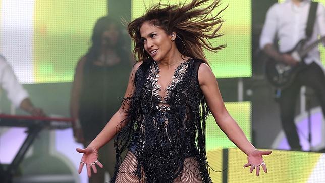 JLo pide perdón por actuar en Turkmenistán