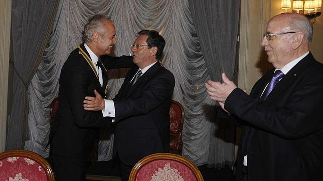 Cambio de collares en el Club Velázquez Prado