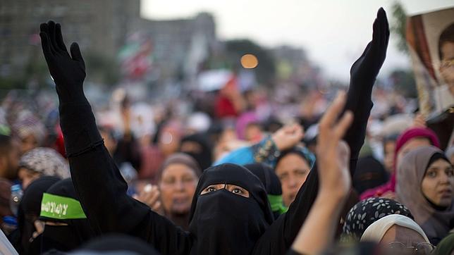 El nuevo presidente egipcio disuelve el Senado y pone en marcha la transición