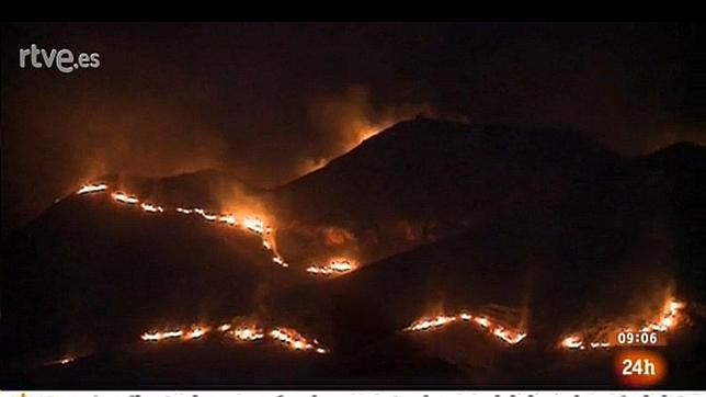 Una violenta tormenta eléctrica provoca tres incendios en Almería