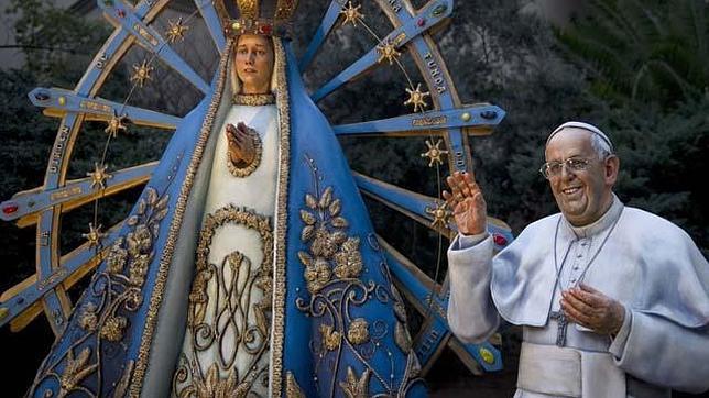 El Papa Francisco exige que retiren su estatua de la Catedral de Buenos Aires