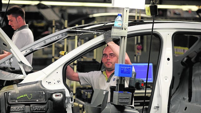 Opel confirmará hoy, ante Rajoy, que fabricará el nuevo Mokka en Figueruelas