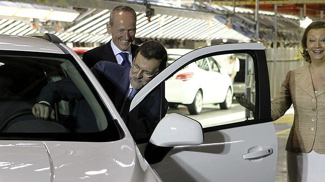 Rajoy considera la apuesta de GM por España un aval de sus reformas