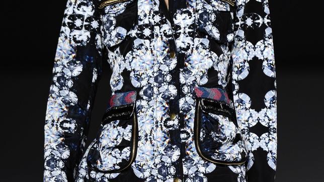 Detalle de una de las chaquetas presentadas por Custo Barcelona