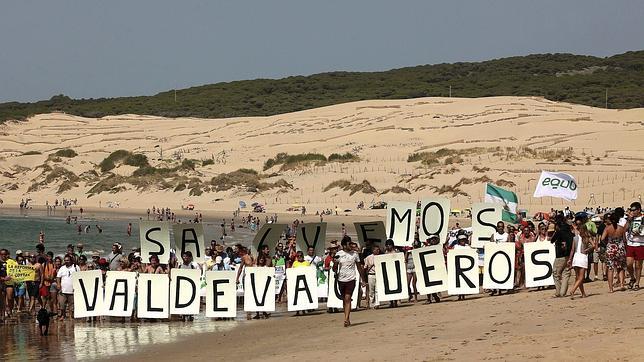 Denuncian la venta «ilegal» de arena de la duna de Valdevaqueros a Gibraltar