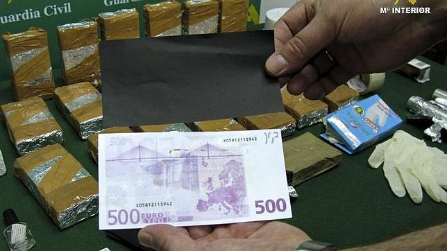 Detenidos dos africanos por tratar de timar 50.000 euros con «billetes tintados»