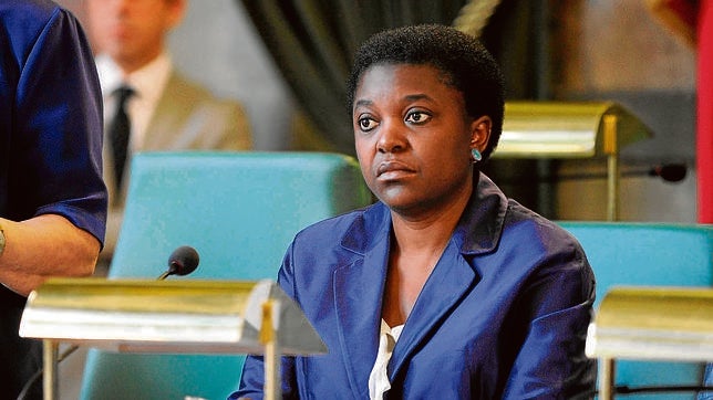 Cécile Kyenge: «No me tomo los insultos como algo personal; hago de pararrayos»