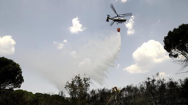 La consejería de Agricultura reduce el nivel de alerta por el incendio de Almorox