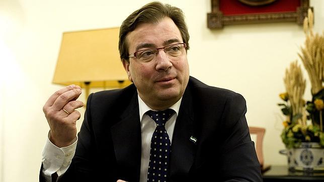 Fernández Vara: «Sería tremendo que Rajoy no comparezca ni en su censura»