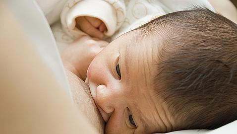 La guerra entre el pecho y el biberón