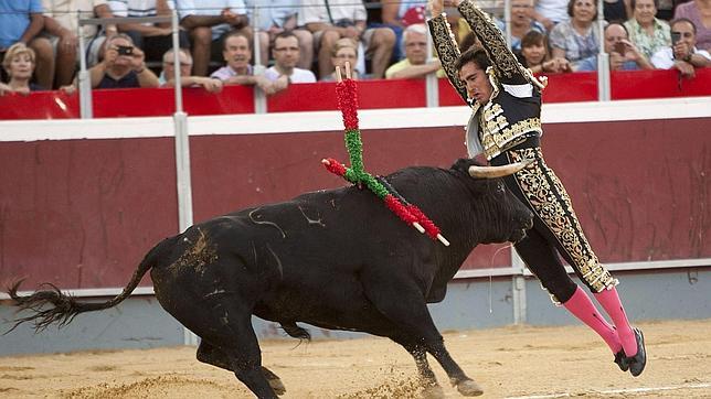 El Fandi indulta un toro de Juan Pedro Domecq en Roquetas de Mar