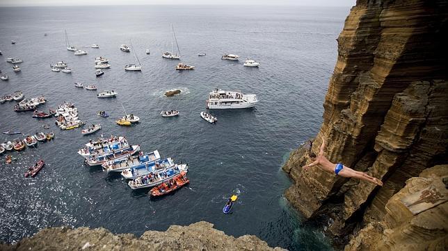 El saltador checo Michal Navratil, en Vila Franca do Campo, Azores (Portugal)
